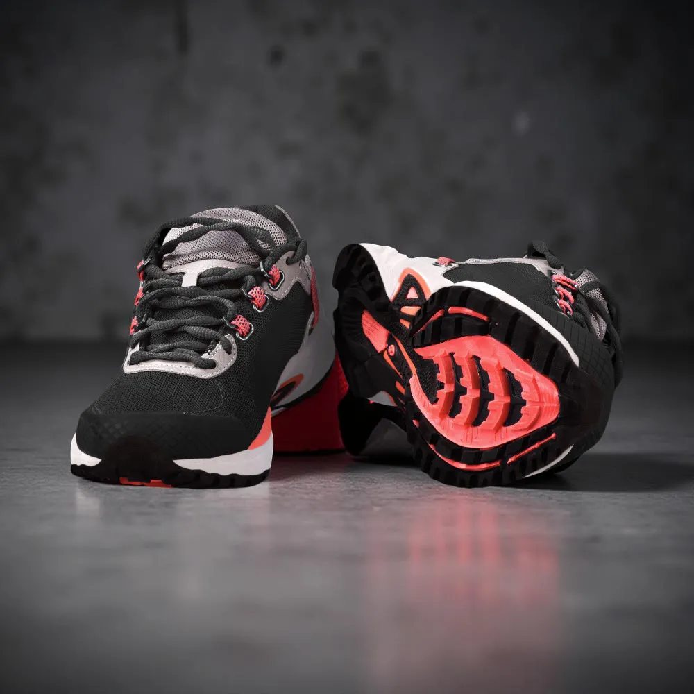 حذاء رياضي للرجال أسود.