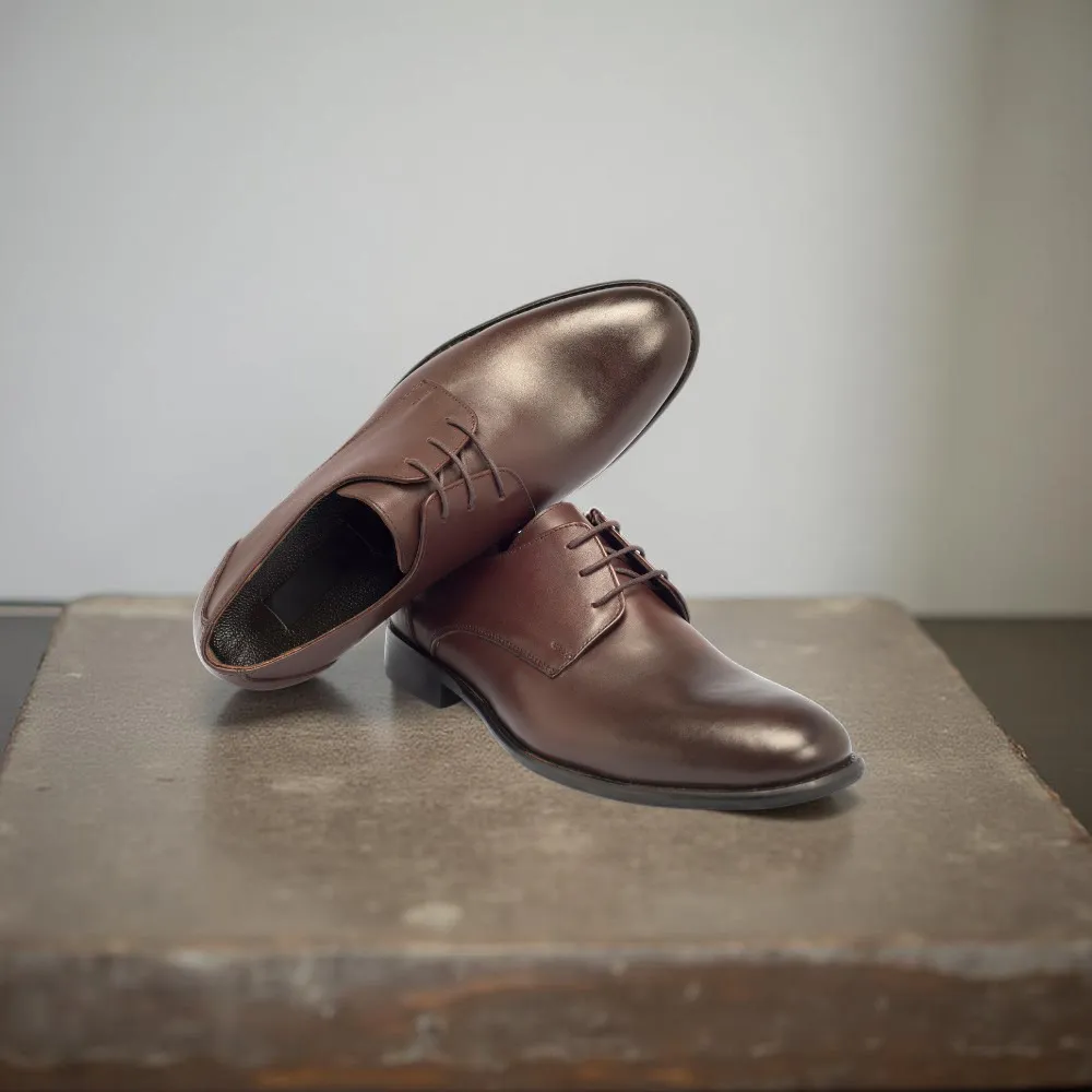 حذاء للرجال كاجوال بني.