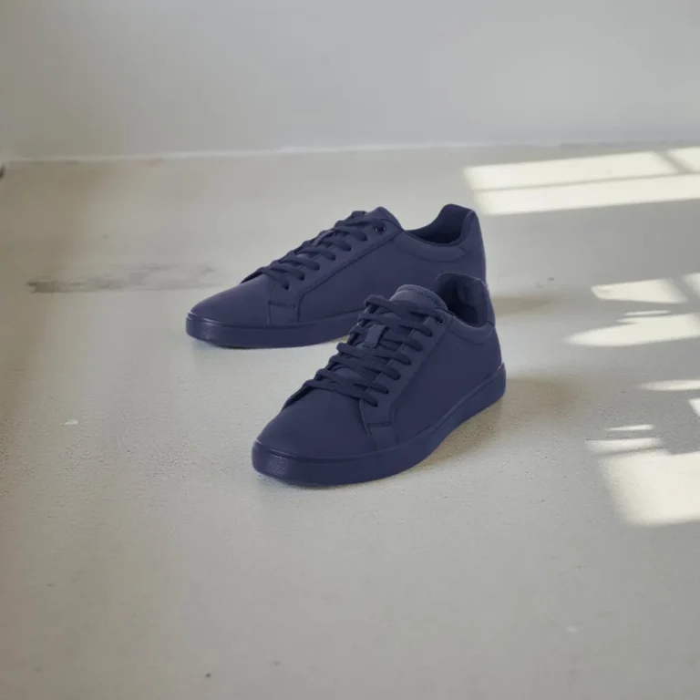 حذاء كاجوال للرجال أزرق.