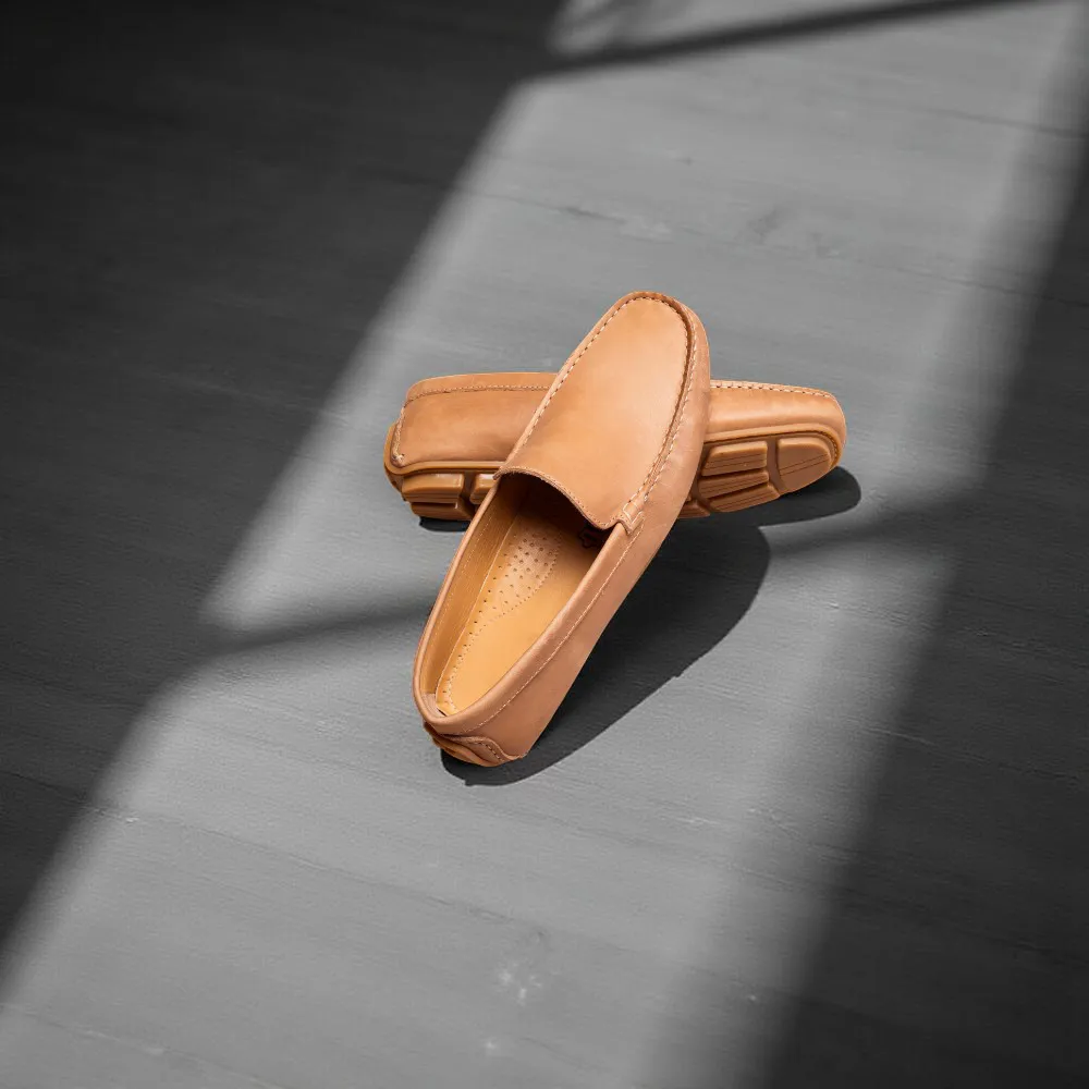 حذاء بني فاتح للرجال كاجوال.