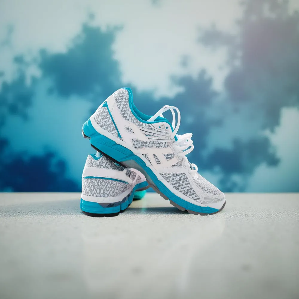 حذاء نسائي رياضي فيروزي.