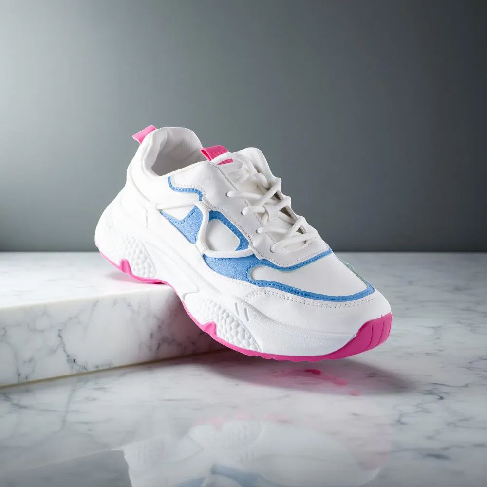 نسائي رياضي أبيض.